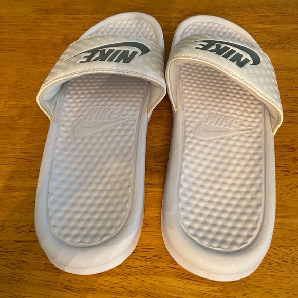 Nike Benassi JDI Women’s Slide Sandals - Picture 7 of 9